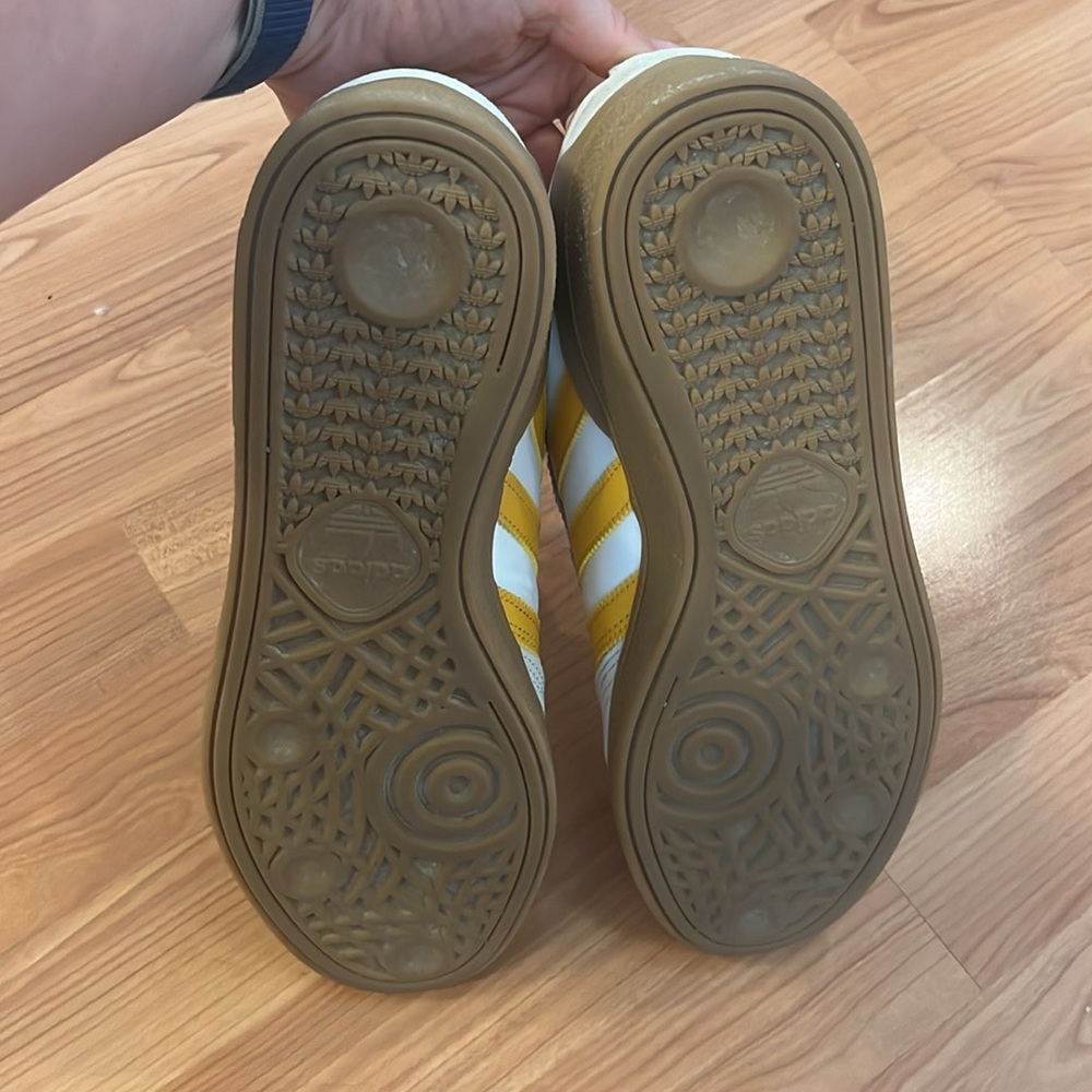 Like new adidas Originals Busenitz Shoes Crystal White Yellow Gum. Men’s size 8. - Picture 12 of 13